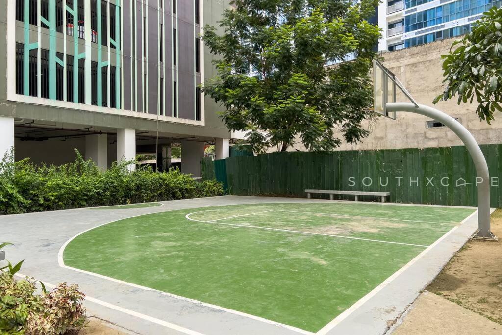 Furnished 1-bedroom In Avida Towers Riala, It Park With Fast Wifi, Netflix, Pool And Apartment