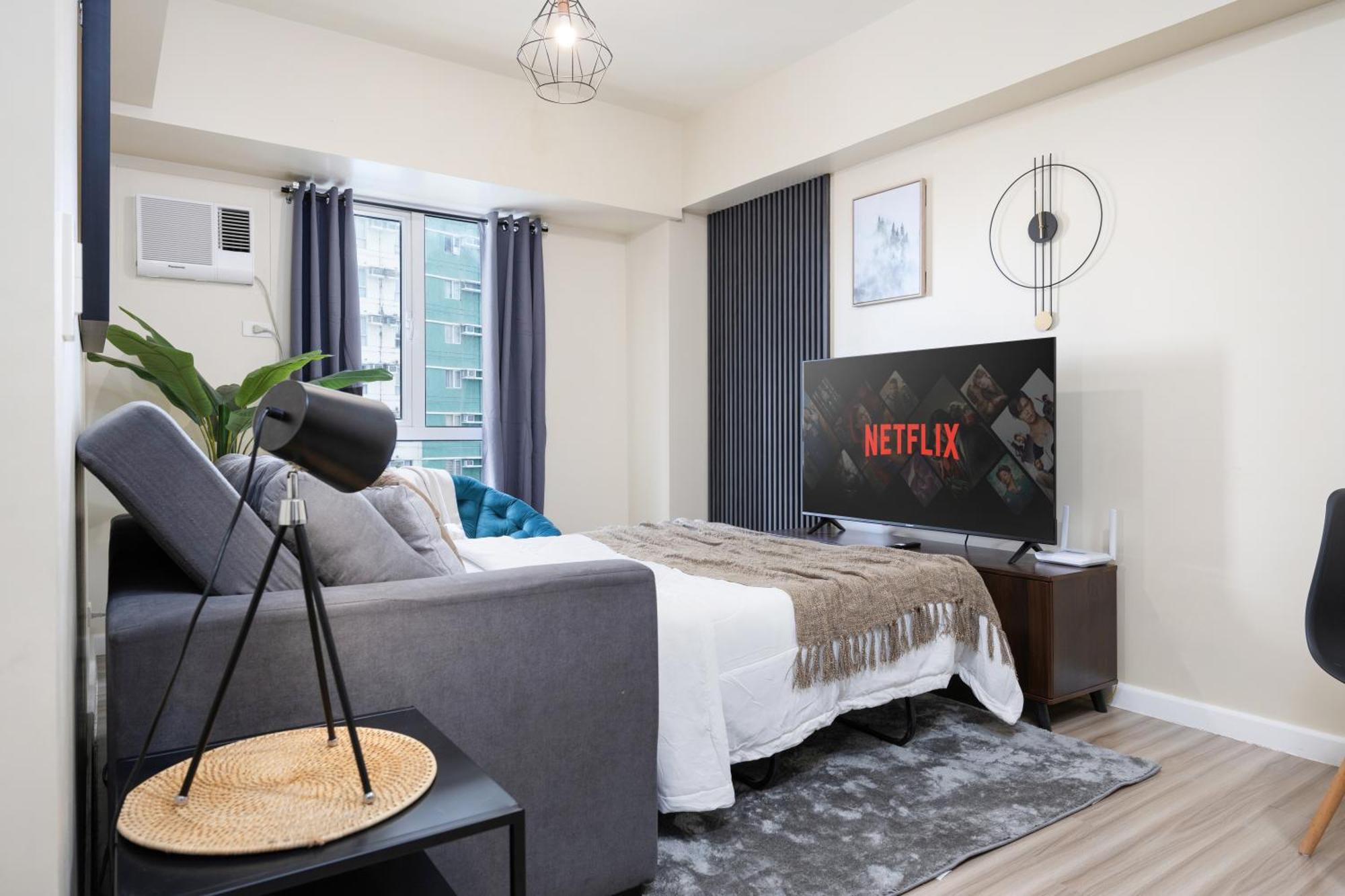 Furnished 1-bedroom In Avida Towers Riala, It Park With Fast Wifi, Netflix, Pool And Cebu
